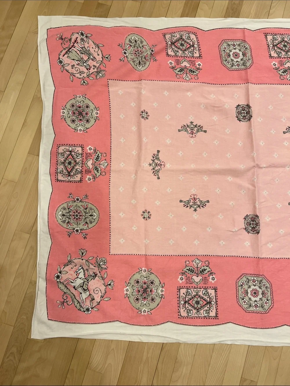 Vintage Cottagecore Pink Floral Medallion Tablecloth 50 x 64 Cottagecore